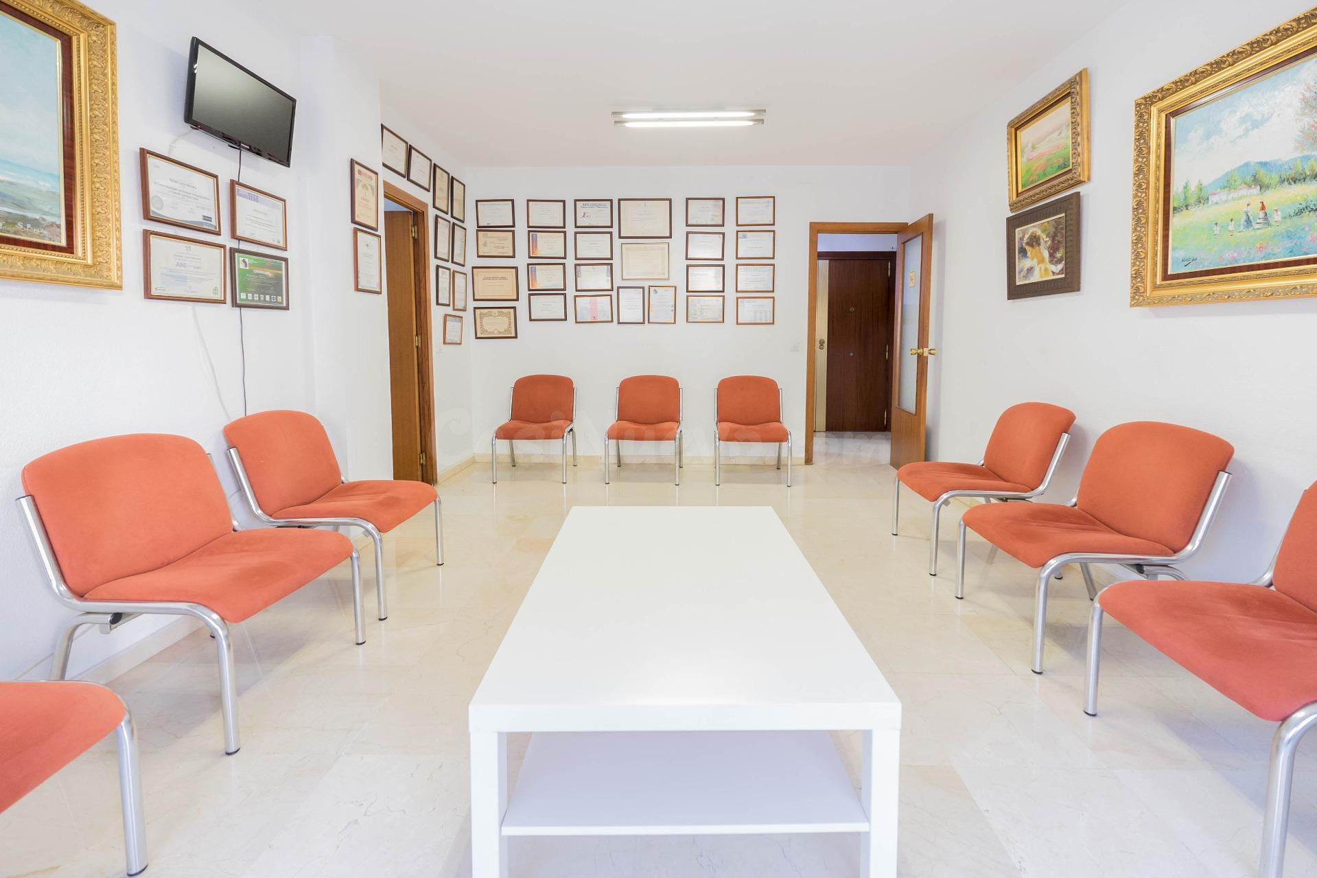 PISO/CONSULTA, en el Corazón de Fuengirola: ¡Oportunidad de  - foto 3