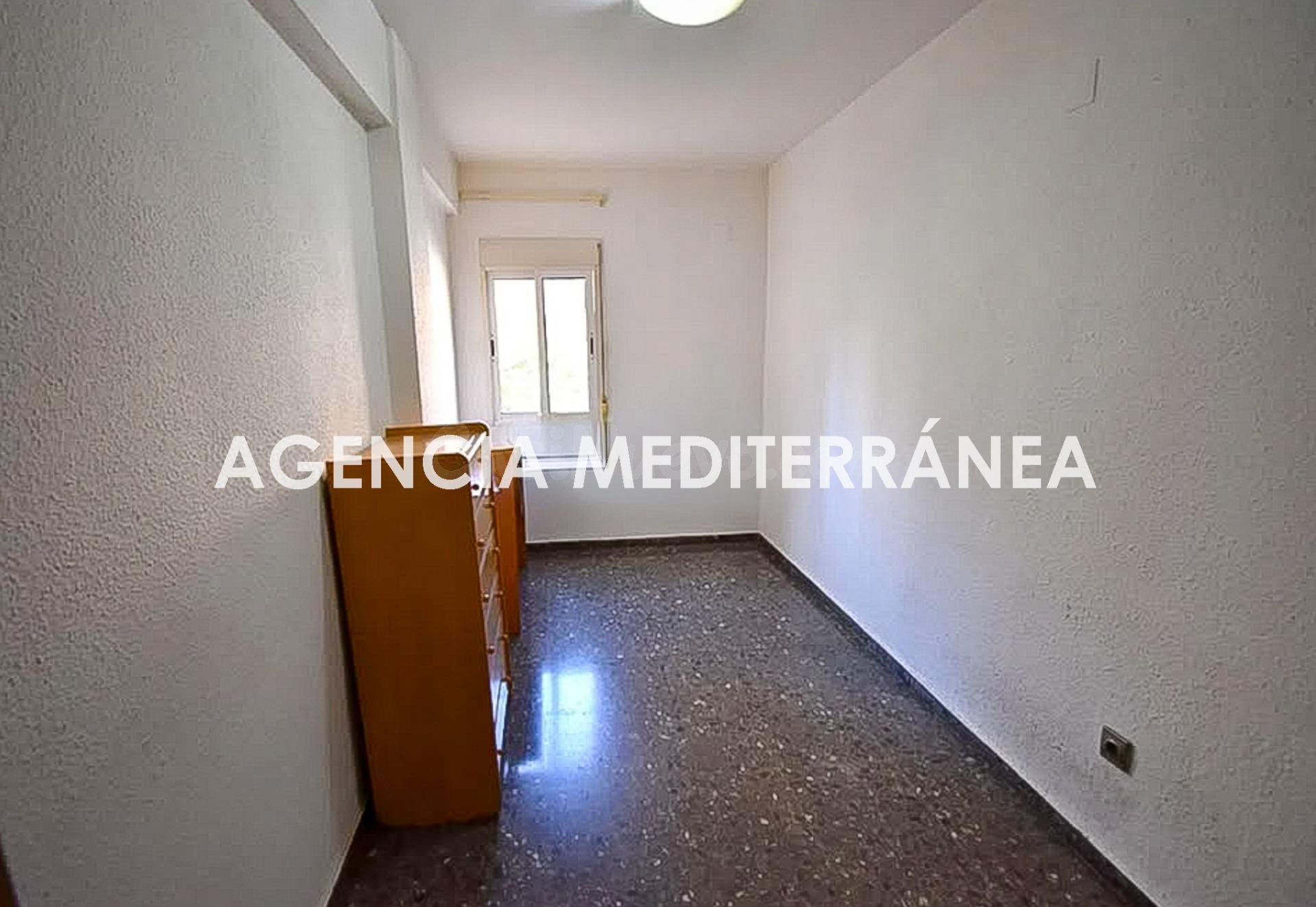 ¡Luminoso, exterior y con terraza en zona Blasco Ibáñez / Un - foto 5