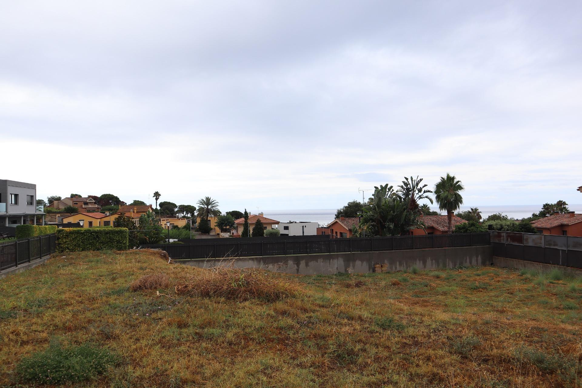 Terreno en venta en Can Quirze, Mataró - foto 2