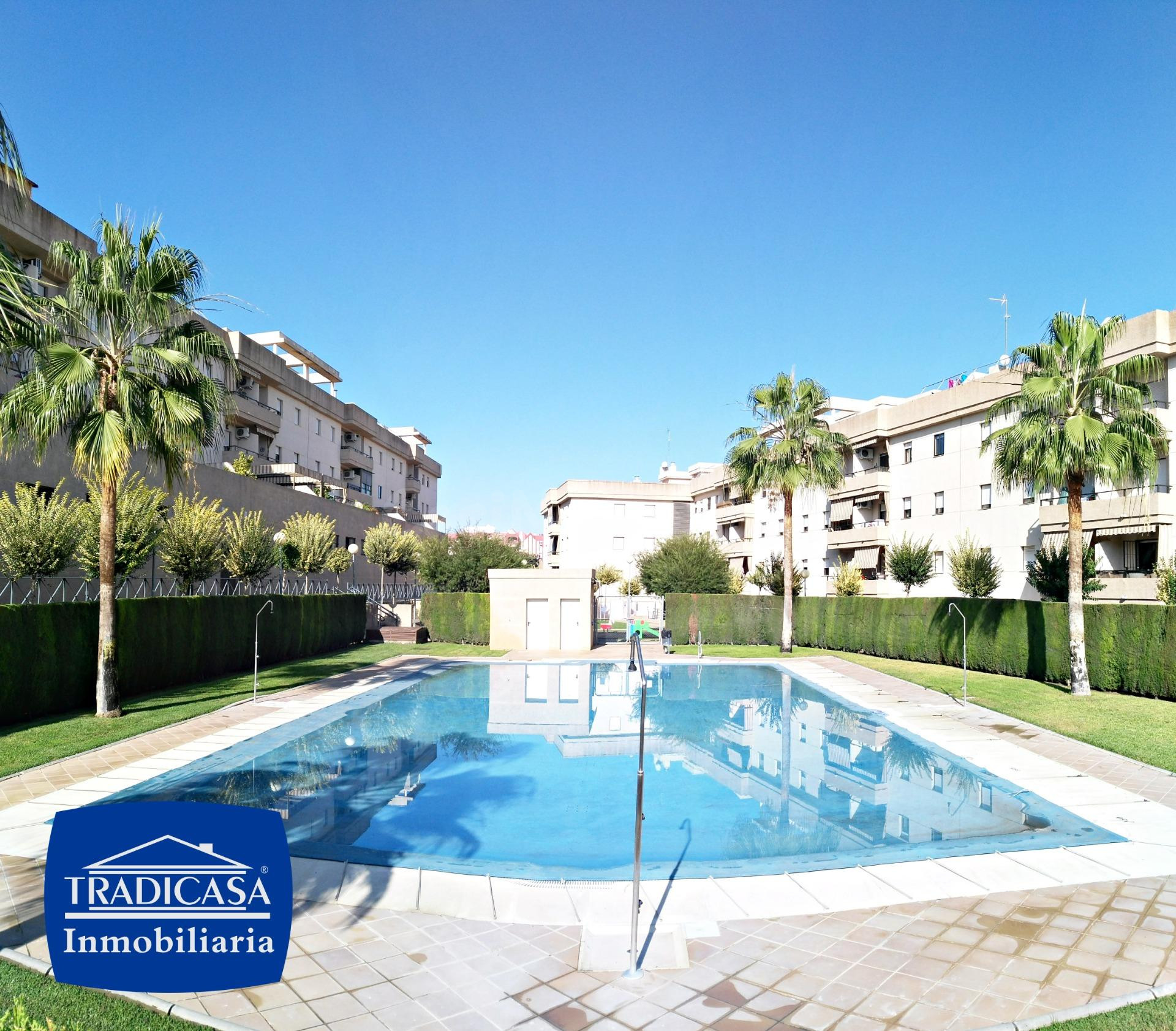 ✨ ¡Piso urbanización cerrada con piscina, zona Ronda Este de Jerez! ✨