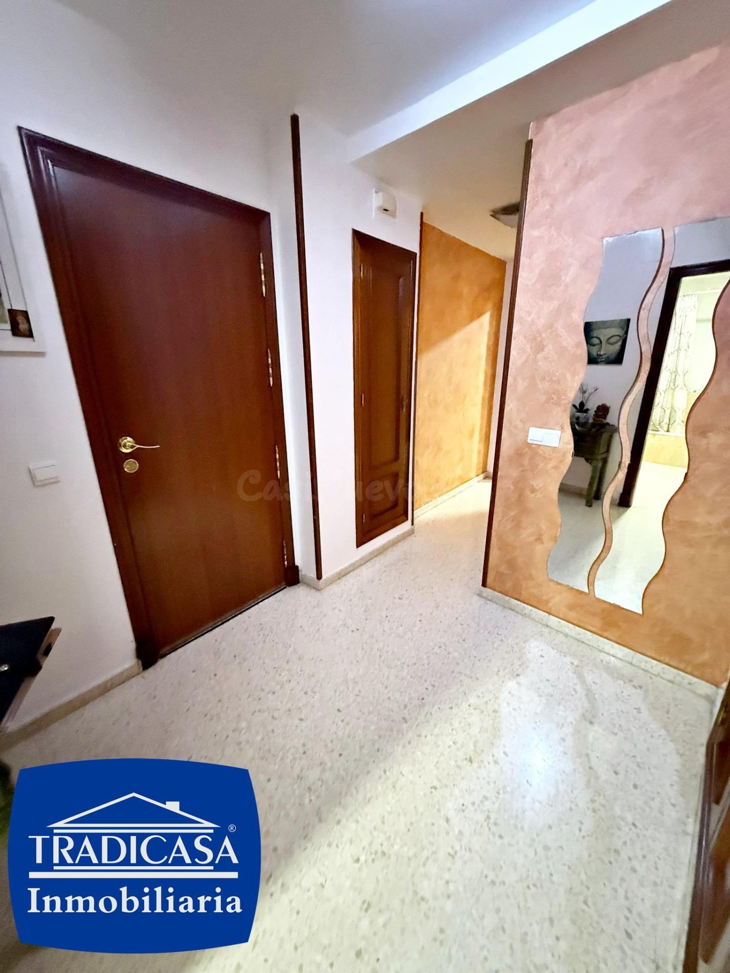✨ ¡Piso urbanización cerrada con piscina, zona Ronda Este de Jerez! ✨ - foto 3