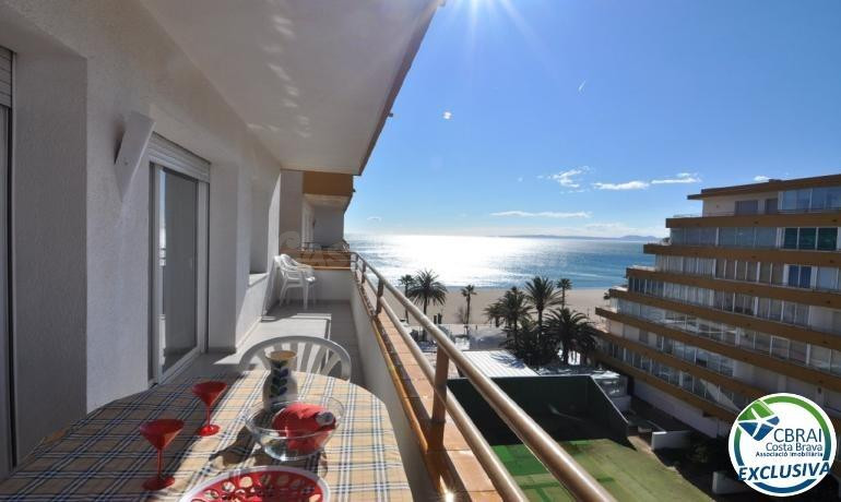 Apartamento en primera línea de mar con licencia turística e