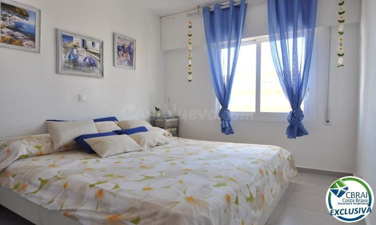 Apartamento en primera línea de mar con licencia turística e - foto 2