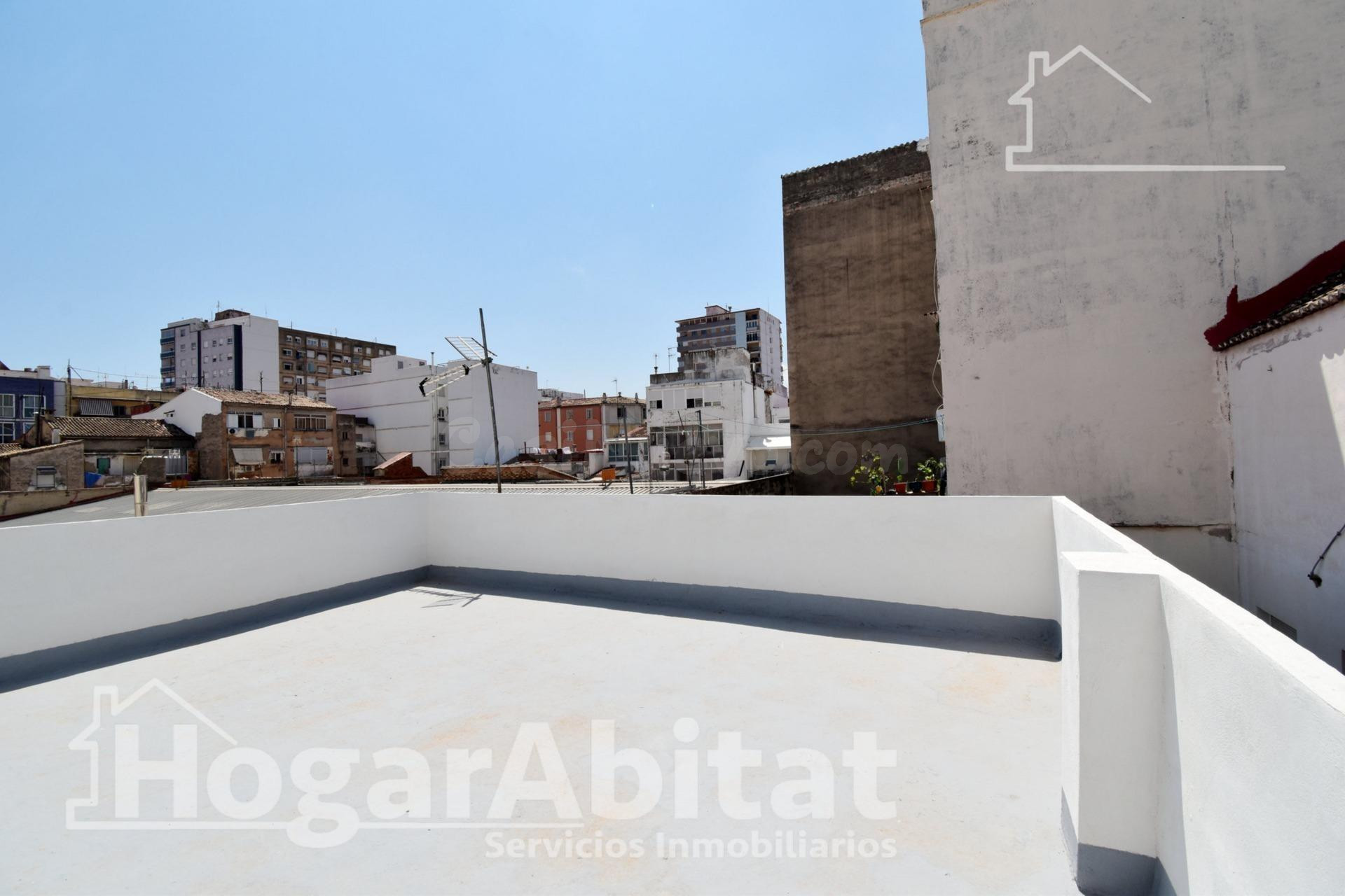 ¡DISFRUTA DE UNA CASA REFORMADA Y LUMINOSA CON IMPRESIONANTE