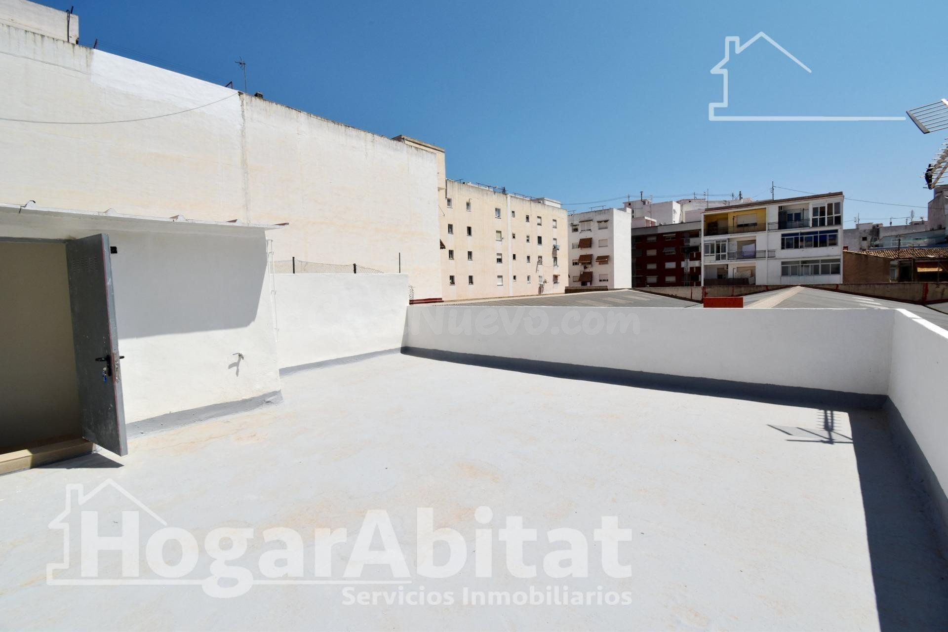 ¡DISFRUTA DE UNA CASA REFORMADA Y LUMINOSA CON IMPRESIONANTE - foto 2