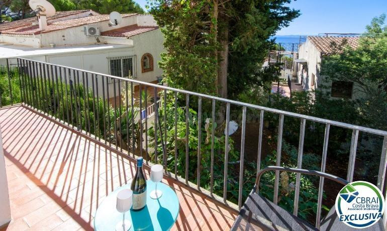 Exclusivo apartamento reformado a 50 metros de la playa de C
