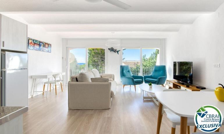 Exclusivo apartamento reformado a 50 metros de la playa de C - foto 2