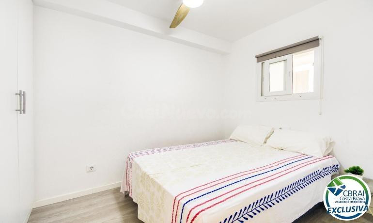 Exclusivo apartamento reformado a 50 metros de la playa de C - foto 5