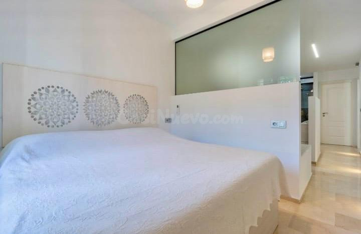 Planta baja con jardín privado y licencia turística en Rivie - foto 2