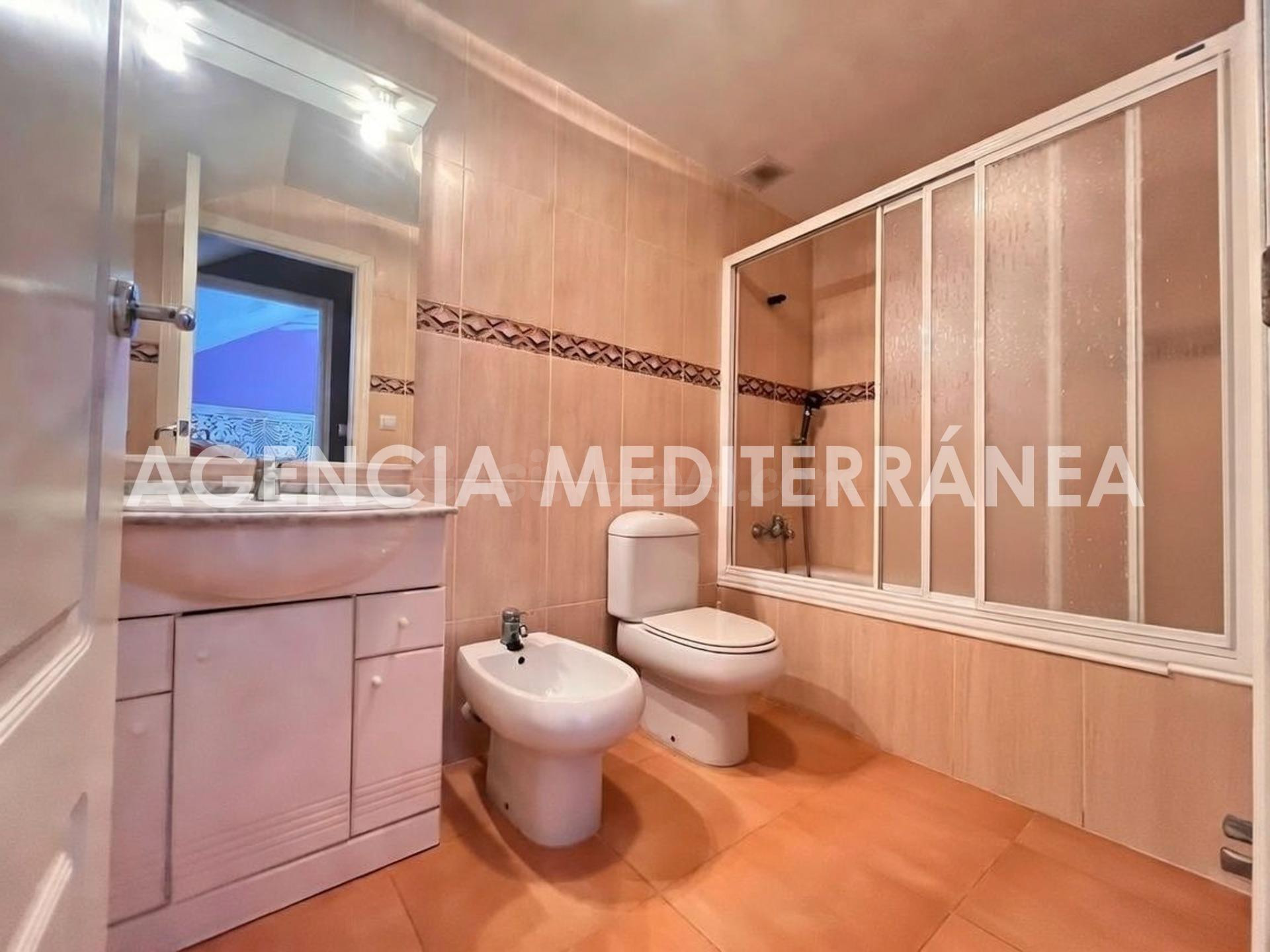 Ático dúplex de 2 dormitorios con amplias terrazas y vistas  - foto 4