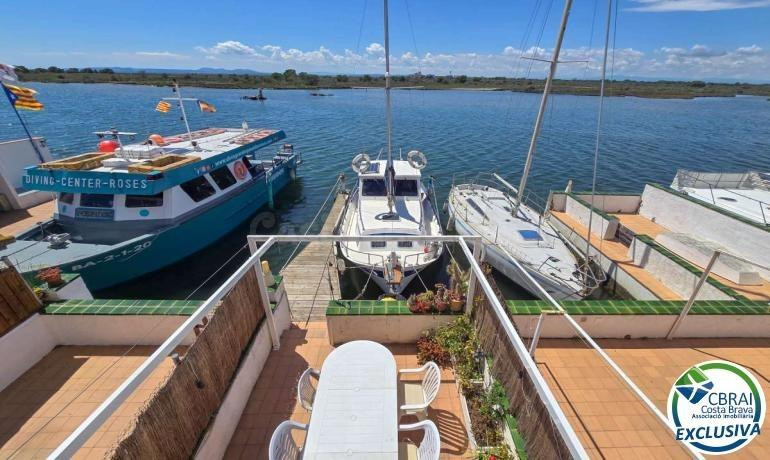 Exclusiva casa con amarre de 10x4 m y vistas al parque natur - foto 3