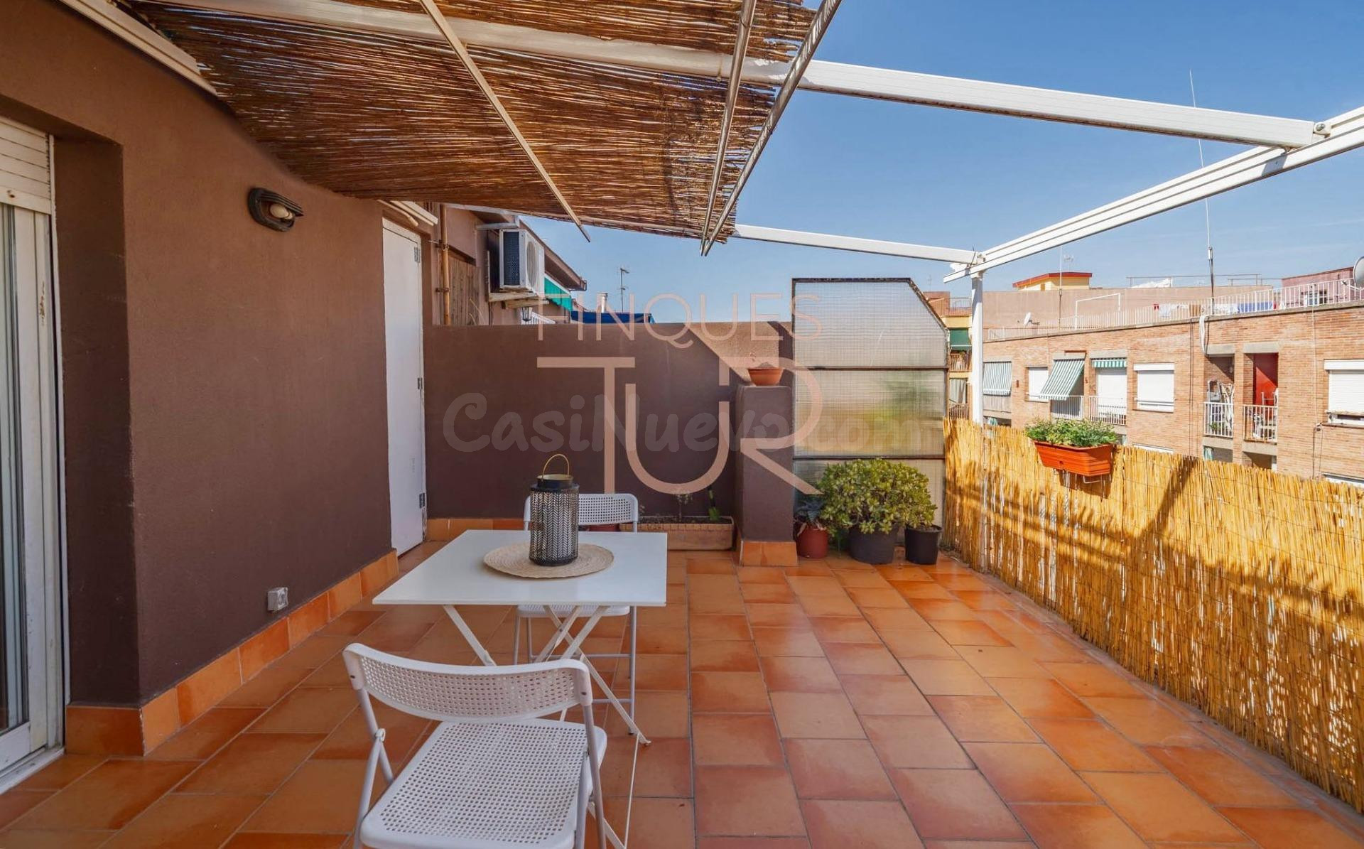 ÁTICO CON TERRAZA, MUCHA LUZ Y ORIENTACION AL MAR Y MONTAÑA - foto 3