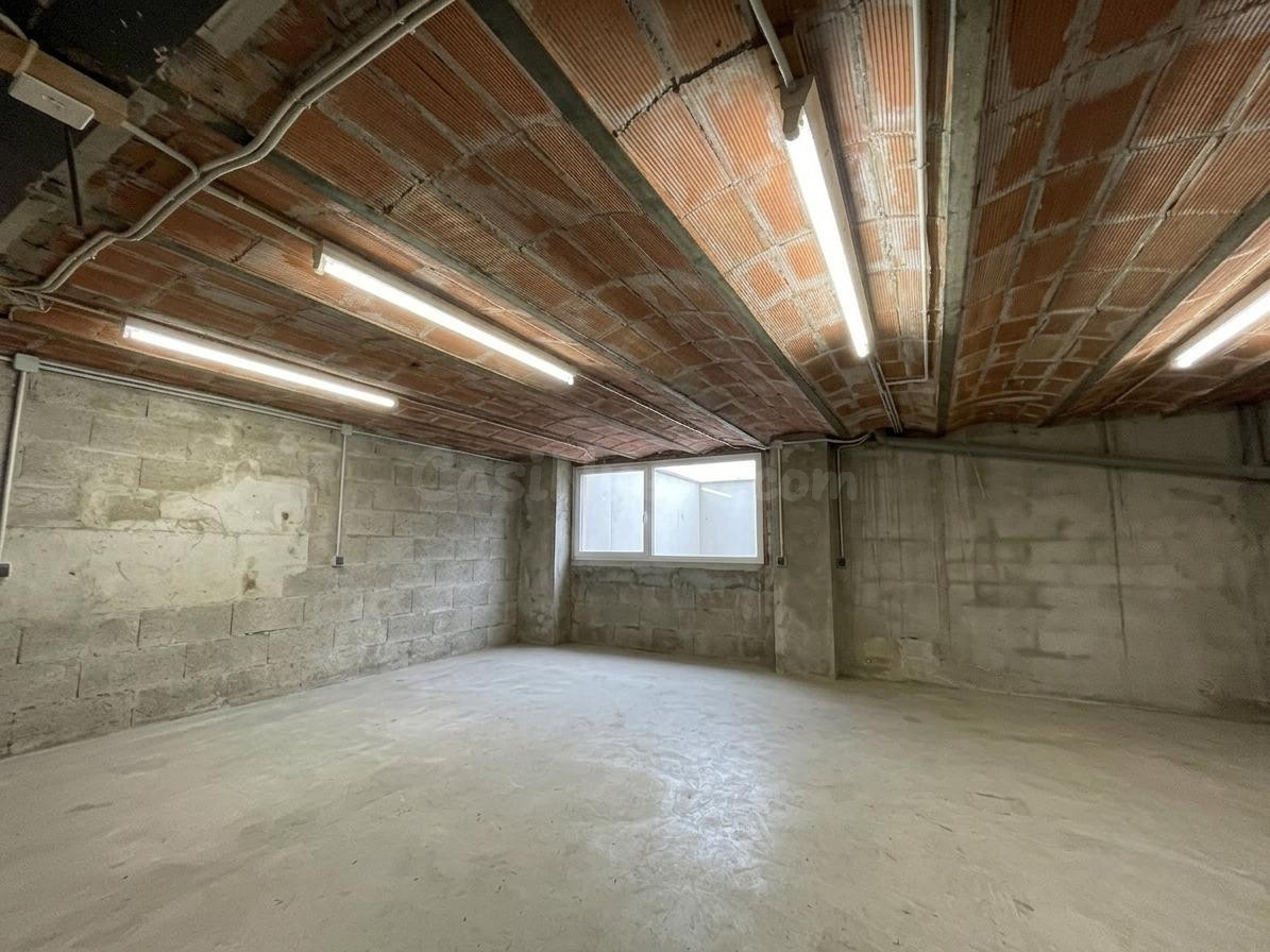 AMPLIO LOCAL COMERCIAL CON ALTILLO Y SÓTANO EN LA CREU DE BA - foto 4