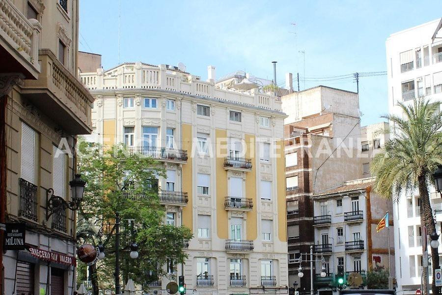 Piso con gran terraza y mucho encanto en el corazón de Ruzafa