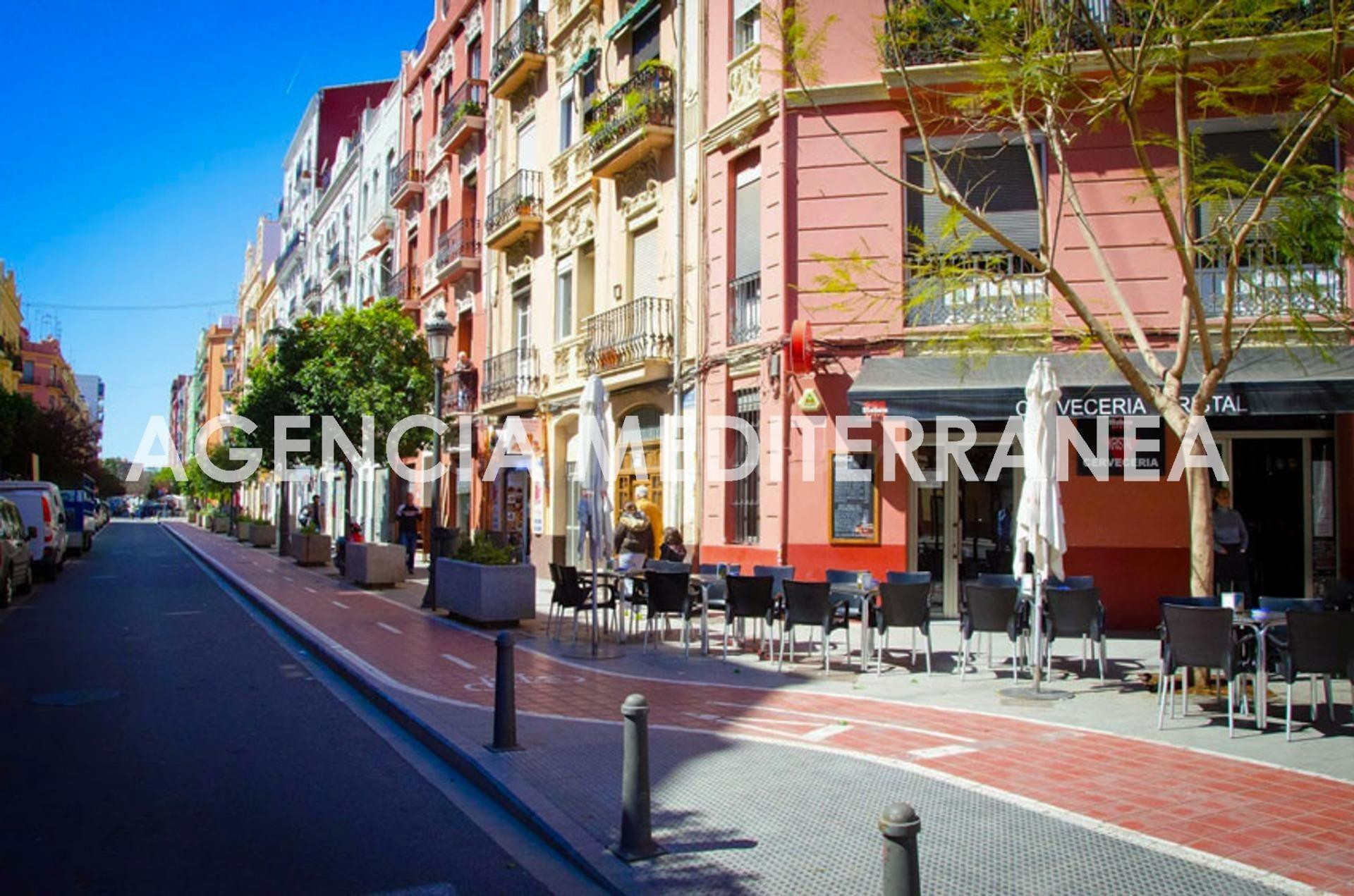 Piso con gran terraza y mucho encanto en el corazón de Ruzaf - foto 3