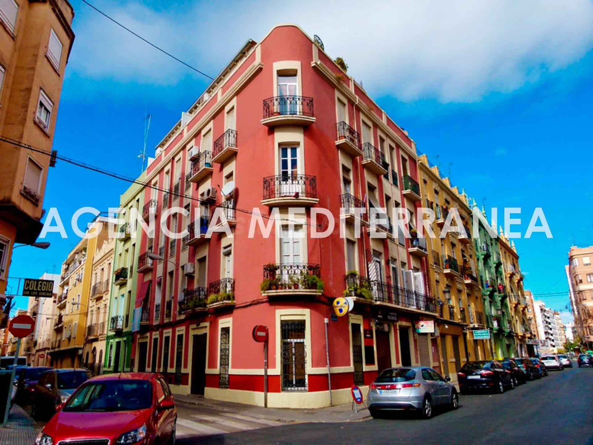 Piso con gran terraza y mucho encanto en el corazón de Ruzaf - foto 4