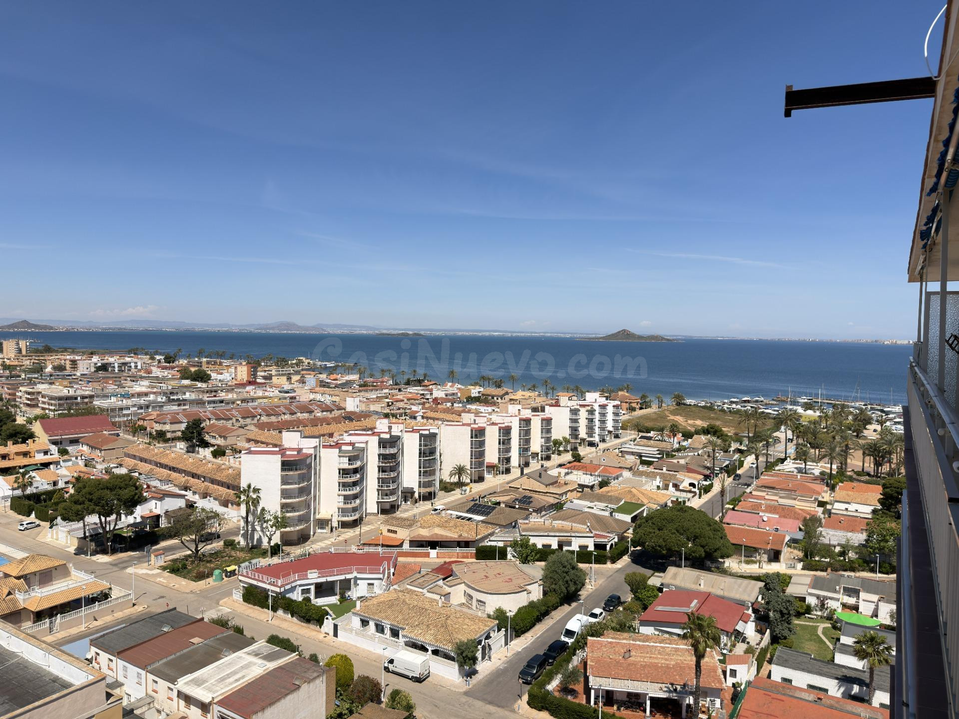 Se vende piso con excelentes vistas en Mar de Cristal (Cartagena), junto al Mar Menor.