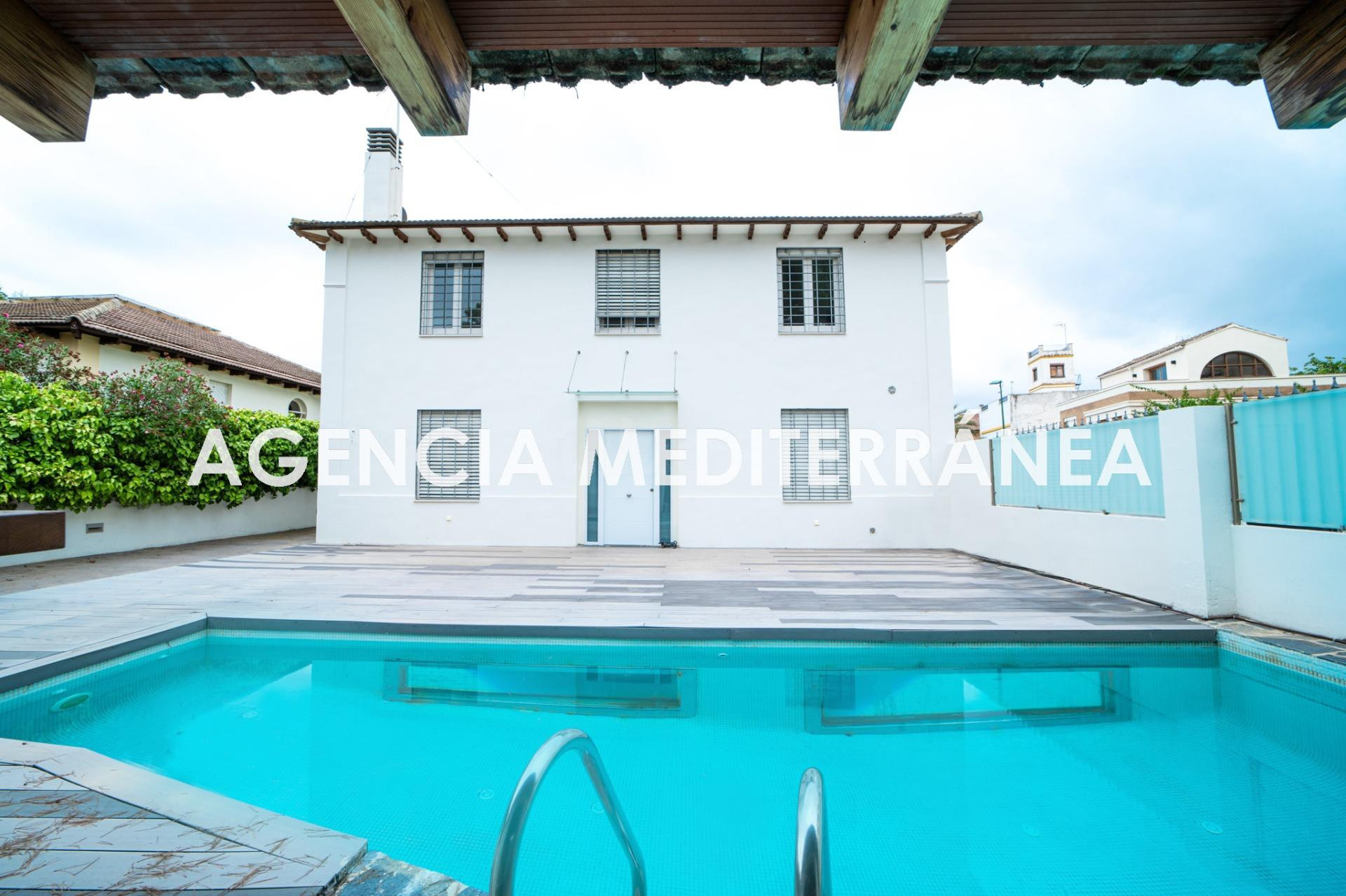 Chalet independiente con encanto histórico y diseño moderno  - foto 2