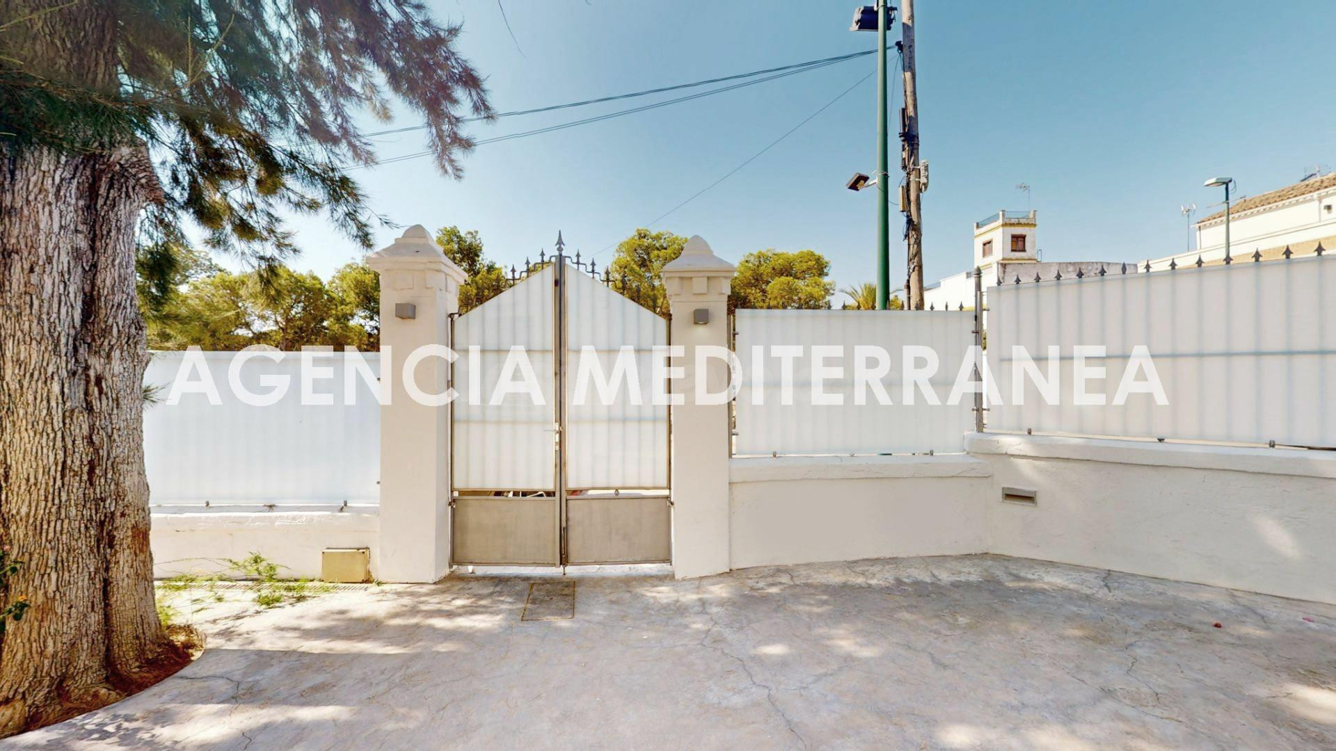 Chalet independiente con encanto histórico y diseño moderno  - foto 4