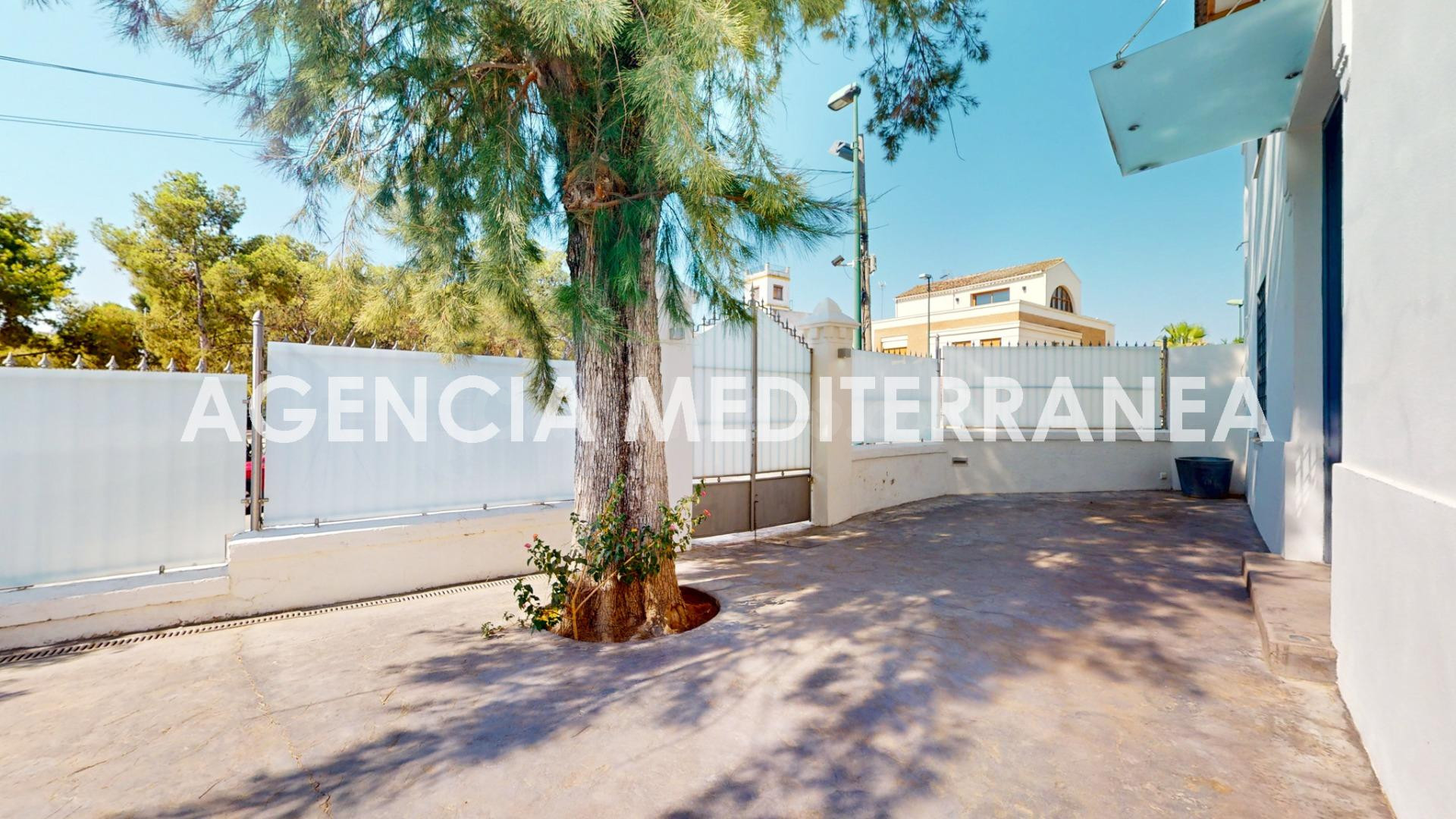 Chalet independiente con encanto histórico y diseño moderno  - foto 5