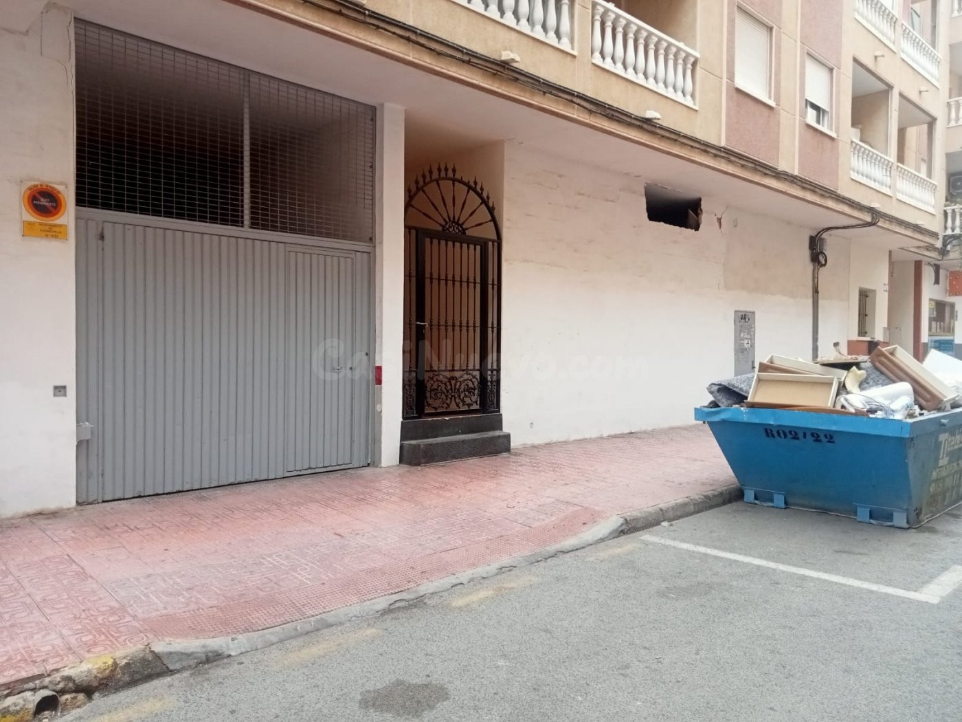 SE ALQUILA LOCAL COMERCIAL EN TORREVIEJA, ZONA PARQUE DE LAS NACIONES
