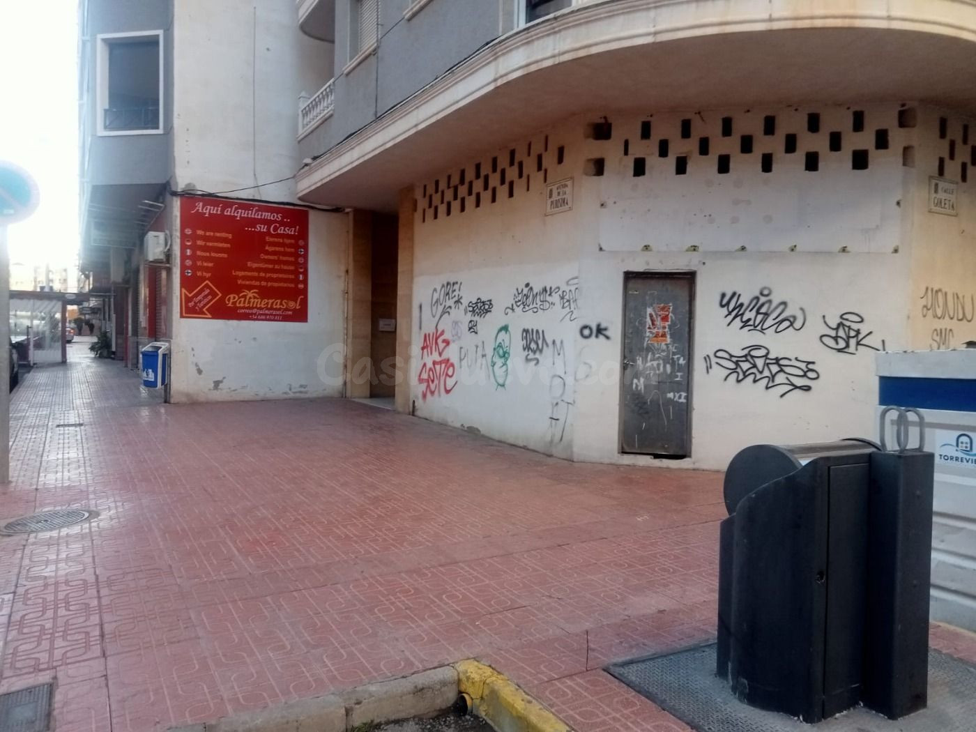 SE ALQUILA LOCAL COMERCIAL EN ESQUINA ZONA CENTRO DE TORREVIEJA