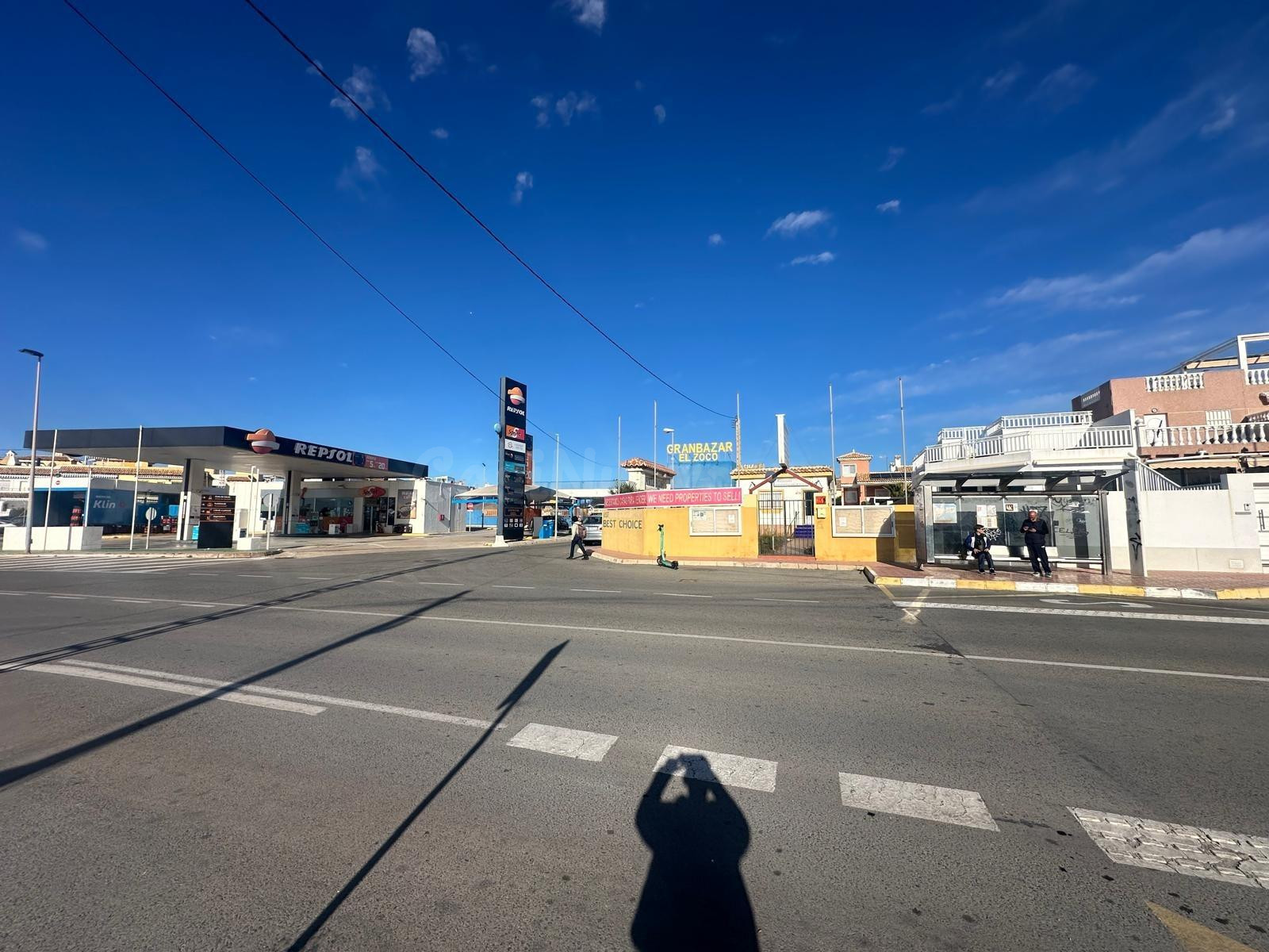 SE ALQUILA LOCAL DE 80 MTS2 EN PARCELA DE 300 MTS2 PRIMERA LINEA PLAYA DE LA MATA