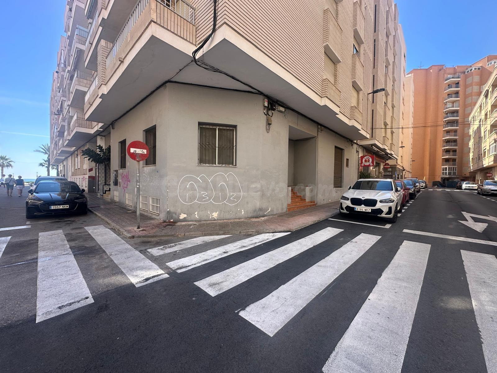 SE ALQUILA LOCAL COMERCIAL PLAYA DEL CURA EN TORREVIEJA