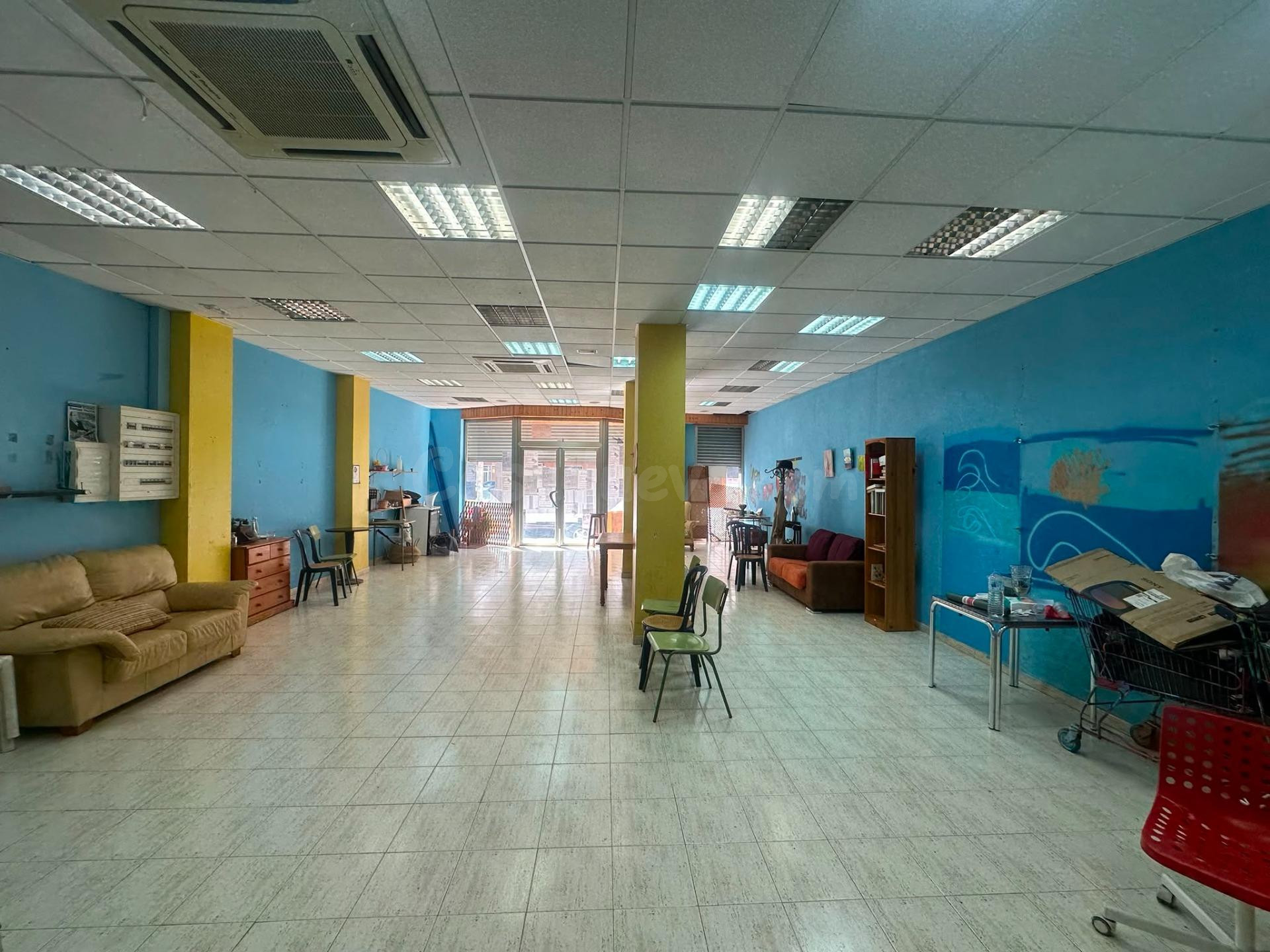 SE ALQUILA LOCAL COMERCIAL EN LA PLAYA DEL ACEQUION EN TORREVIEJA
