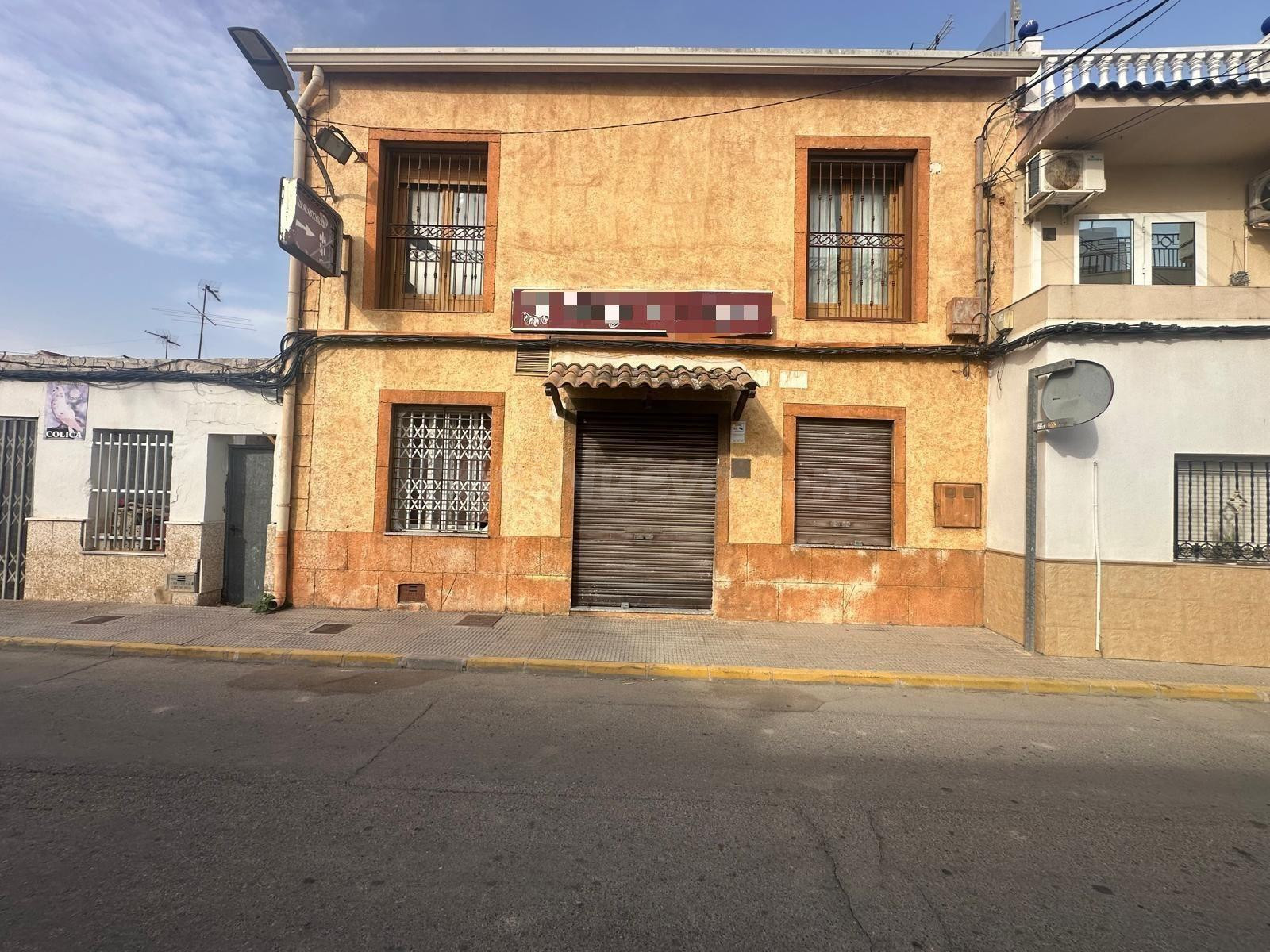 SE VENDE LOCAL COMERCIAL CON VIVIENDA DE 200 MTS2 EN ALMORADI