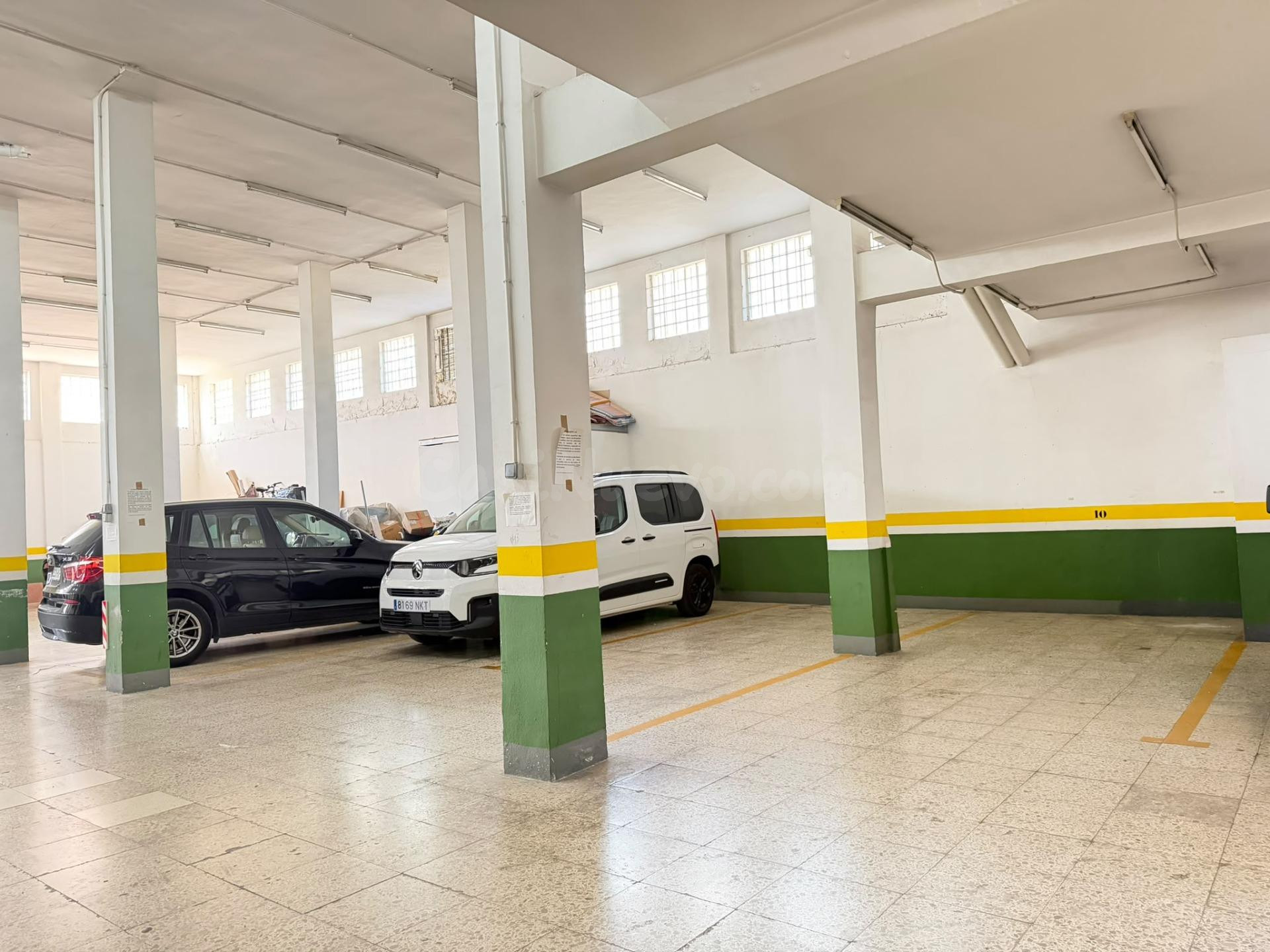 Garaje en venta en San Gabriel | Acceso cómodo y máxima seguridad