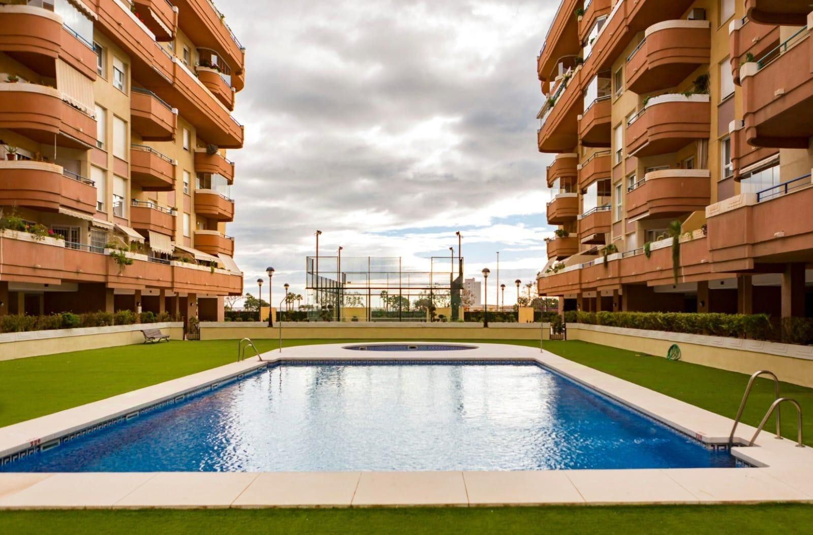 Exclusivo piso en Parque Litoral con piscina, garaje y vigilancia 24 horas