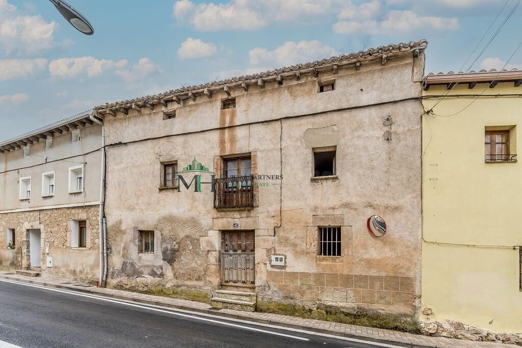 Amplia casa de Pueblo en Arcos, Burgos - Oportunidad Única