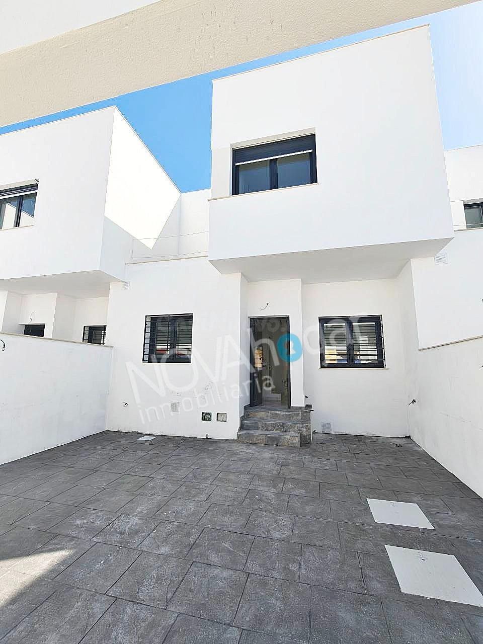 CHALETS ADOSADOS NUEVA CONSTRUCCIÓN EN CAMPANILLAS