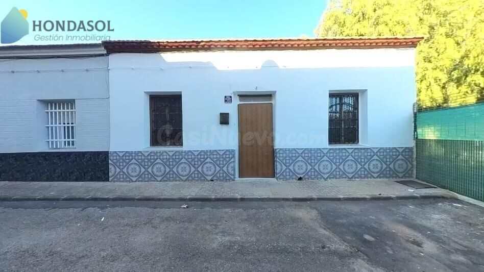 SIN COMISION AGENCIA! Se vende casa en planta baja en Calle Escuelas - Alumbres
