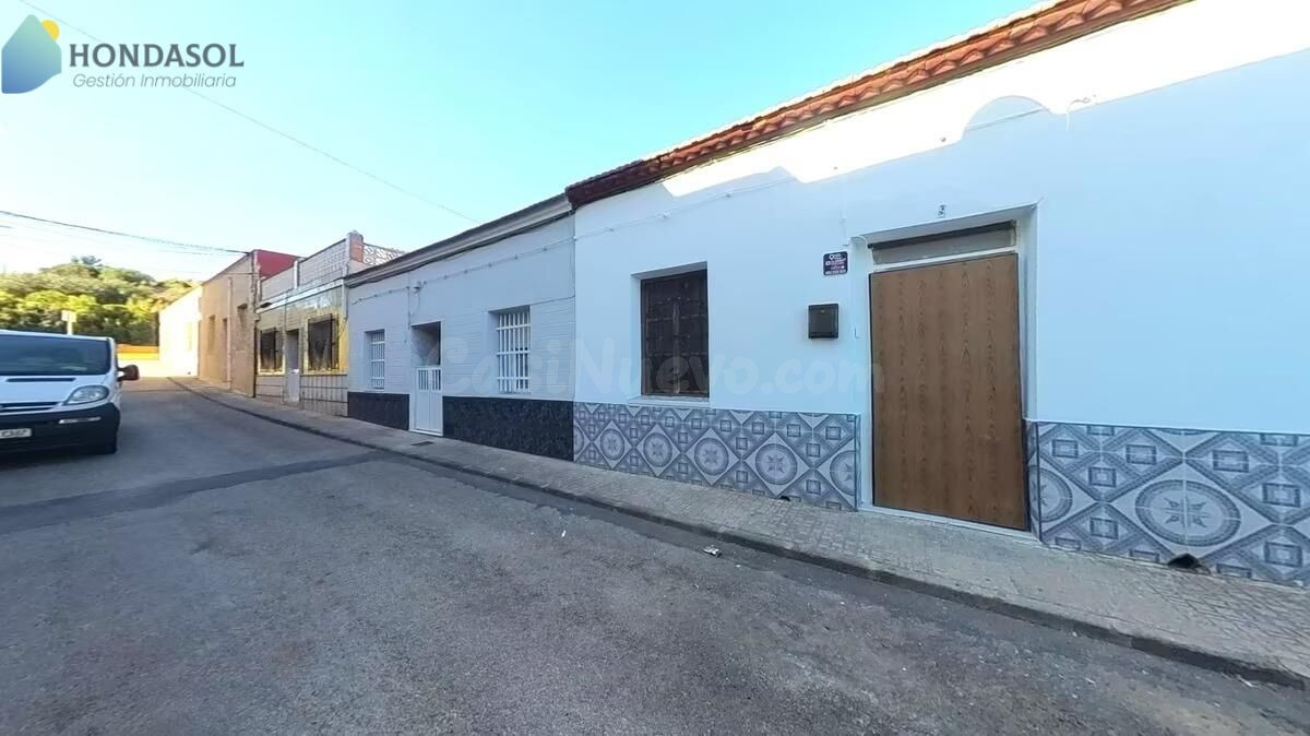 SIN COMISION AGENCIA! Se vende casa en planta baja en Calle Escuelas - Alumbres - foto 2