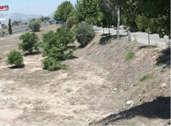 TERRENO DE USO COMERCIAL DISPONIBLE!!