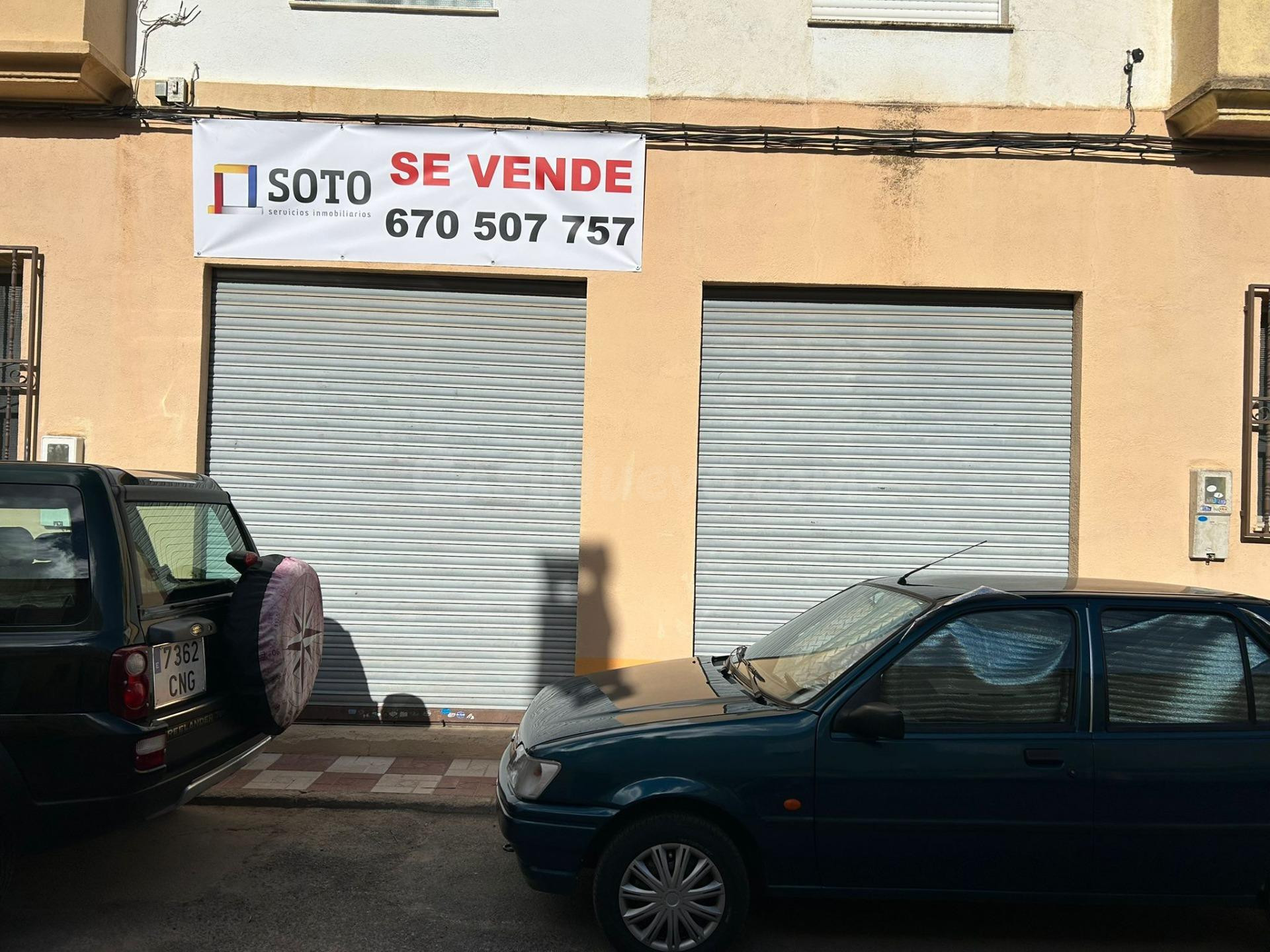 LOCAL DISPONIBLE EN LA MEJOR ZONA DE ALBOLOTE!!