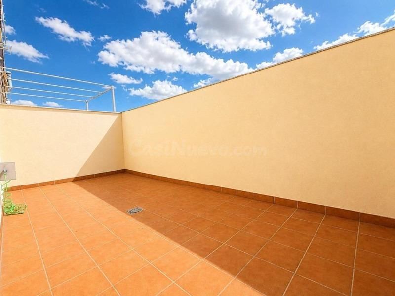 PRECIOSA CASA ADOSADA DISPONIBLE EN ATARFE!!