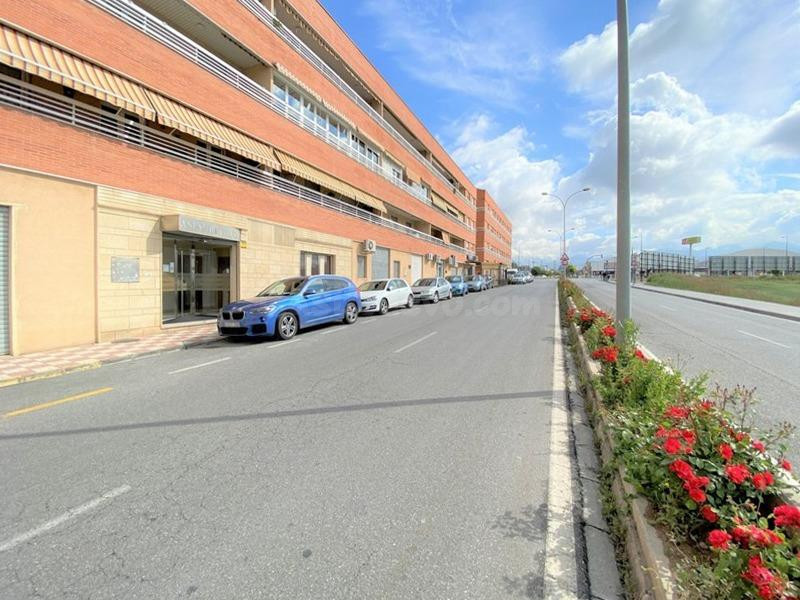 Exclusivo local de oficinas listo para entrar en Albolote