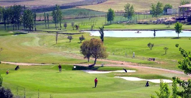 PARCELA EN URBANIZACIÓN SANTA CLARA GOLF!!