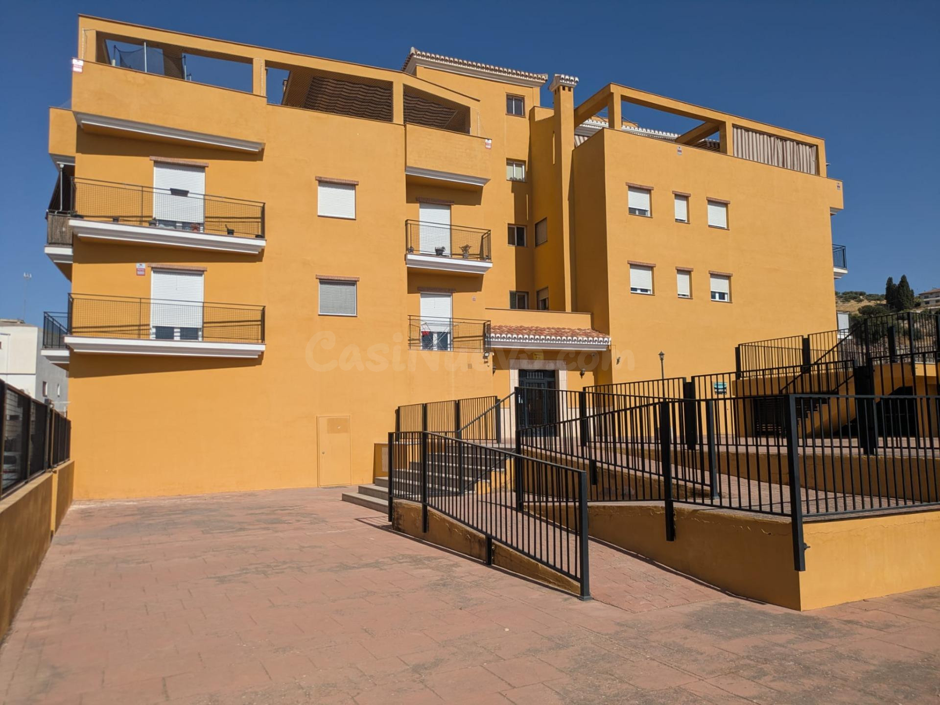 LOCAL COMERCIAL DISPONIBLE EN ATARFE!!