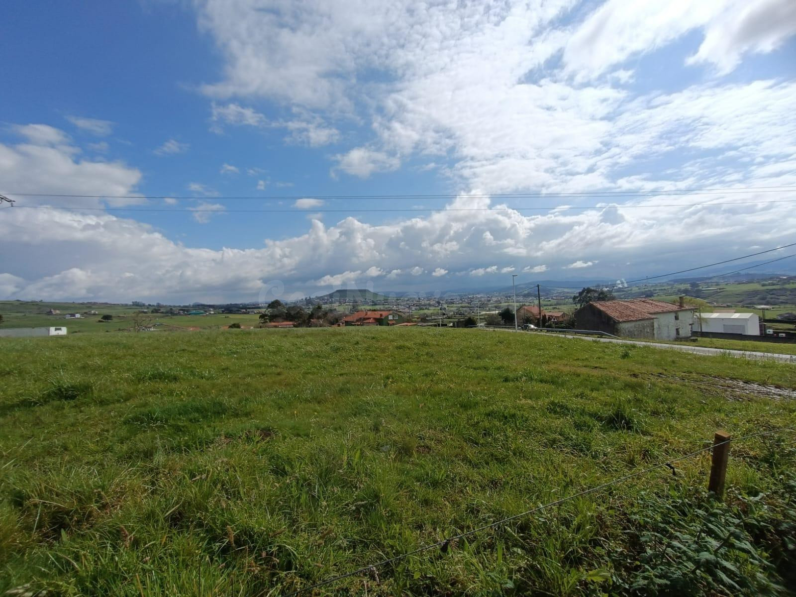 2 FINCAS URBANAS DE 2.000 M2 CADA UNA EN UN ENTORNO PRIVILEGIADO.-