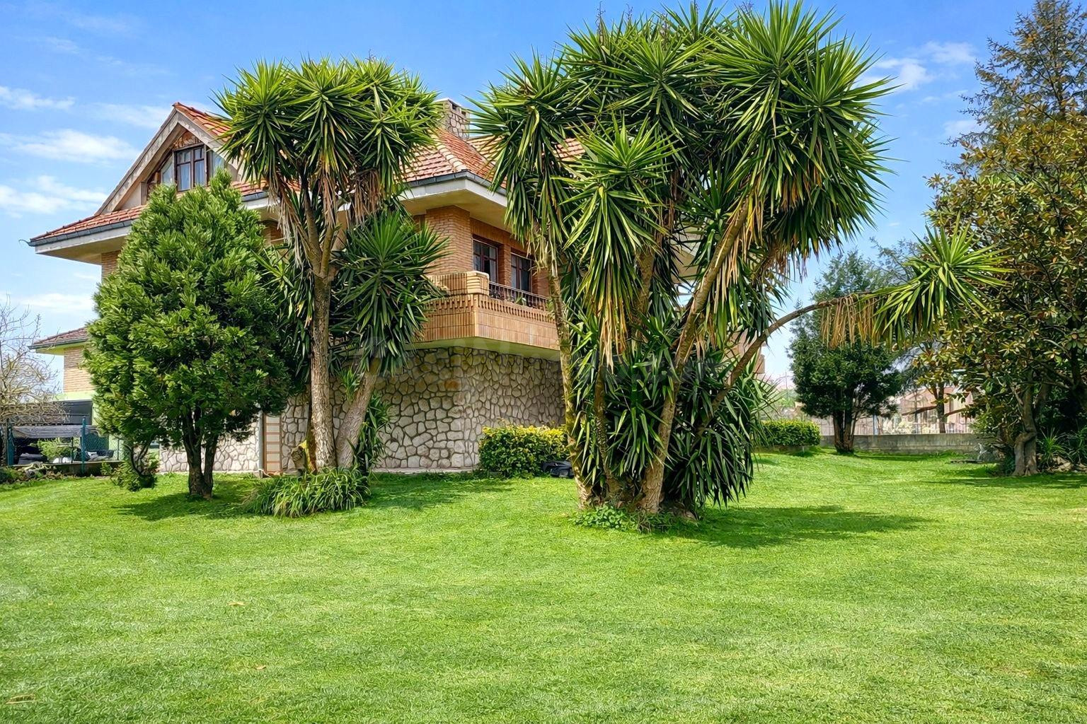 CHALET CON JARDÍN EN TORRELAVEGA - foto 5
