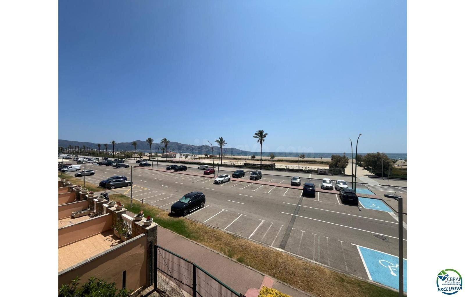 VISTAS AL MAR Y GARAJE CERRADO Y PISCINA