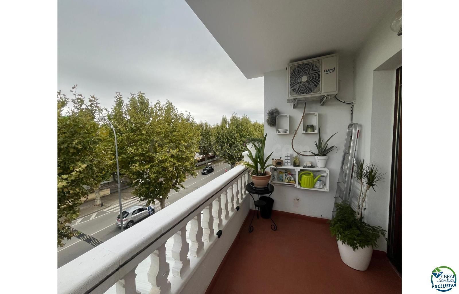 Piso en venta en zona comercial de Empuriabrava