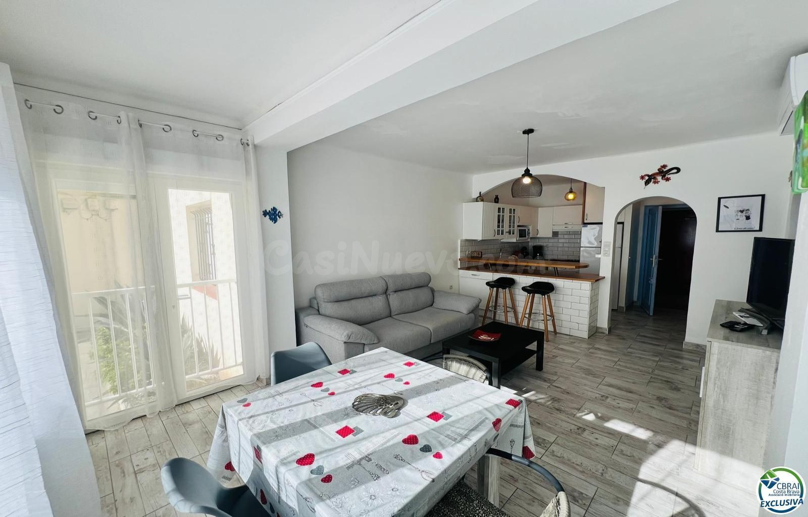 Apartamento reformado a pasos del mar con licencia turística y plaza de aparcamiento.