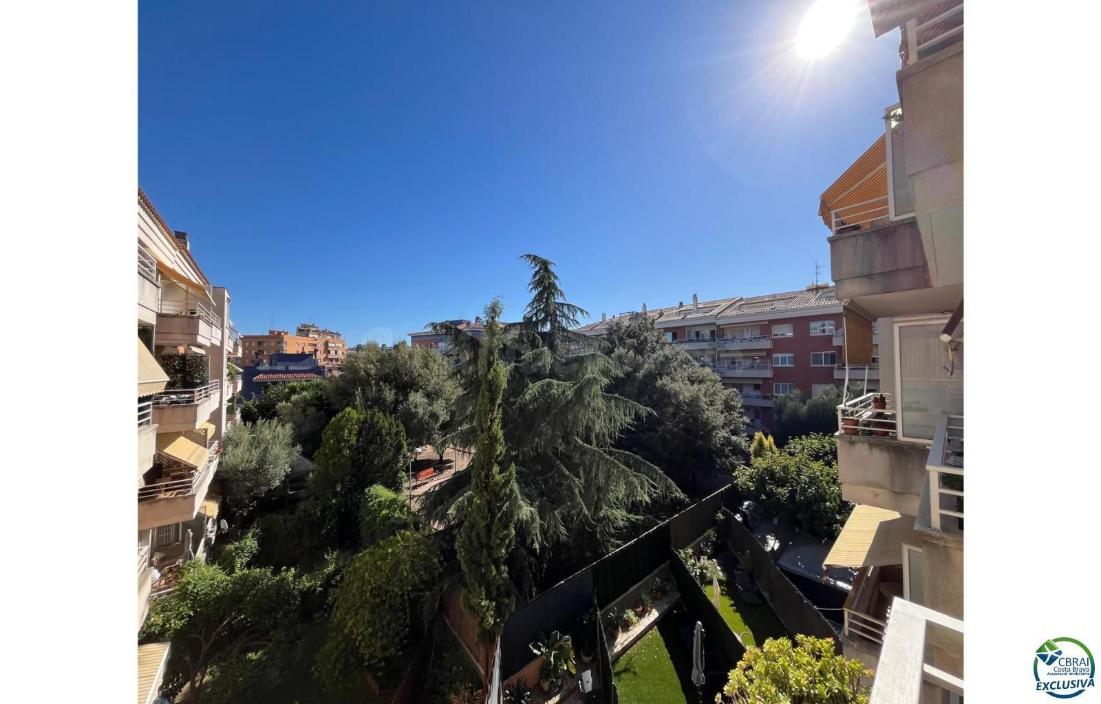 En venta piso en una de las mejores zonas Cendrassos de figueres con vista al parque.