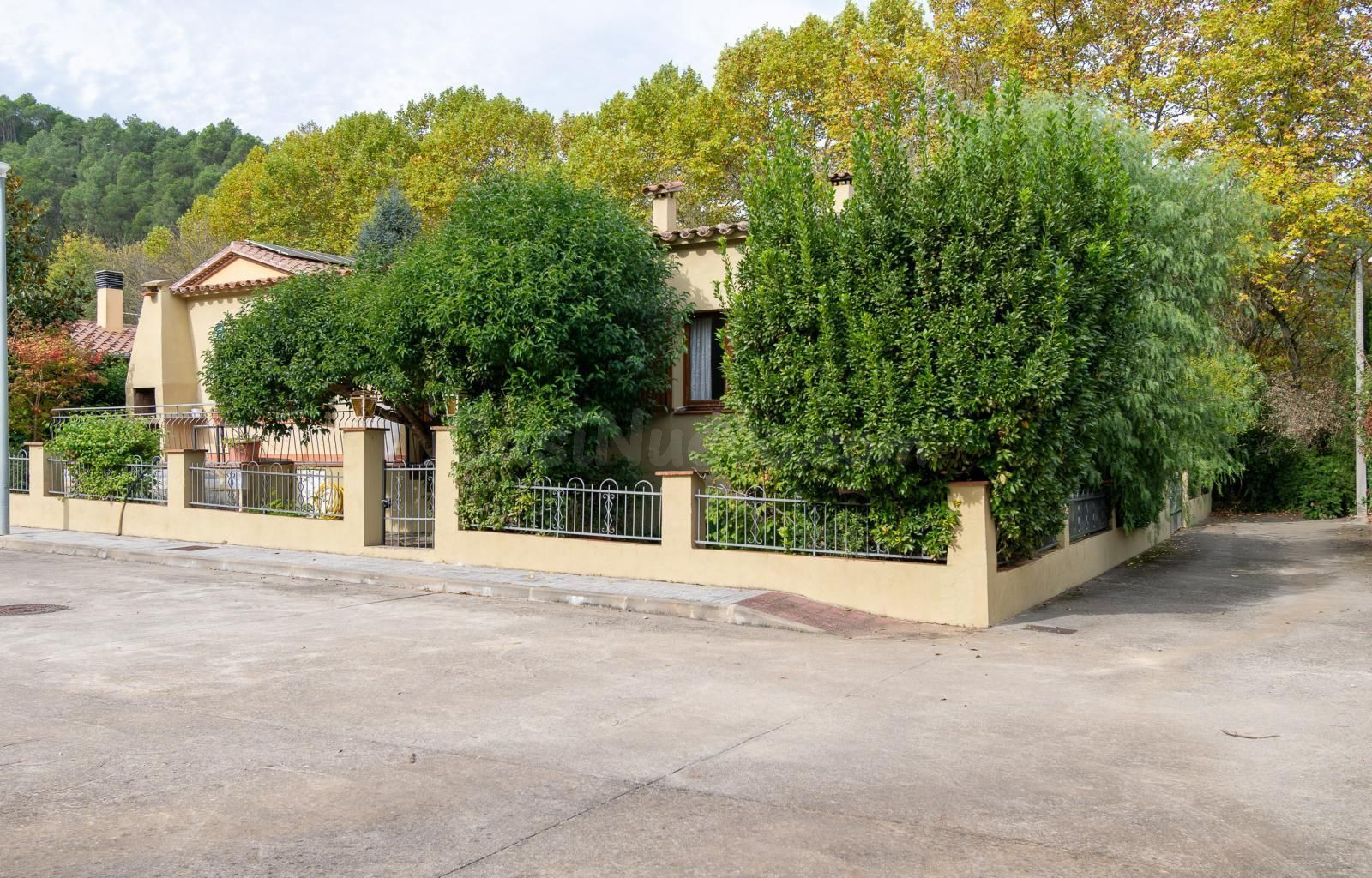 ? Casa con encanto junto al río en Sant Llorenç de la Muga ? ¡Ideal como vivienda o proyecto turístico!