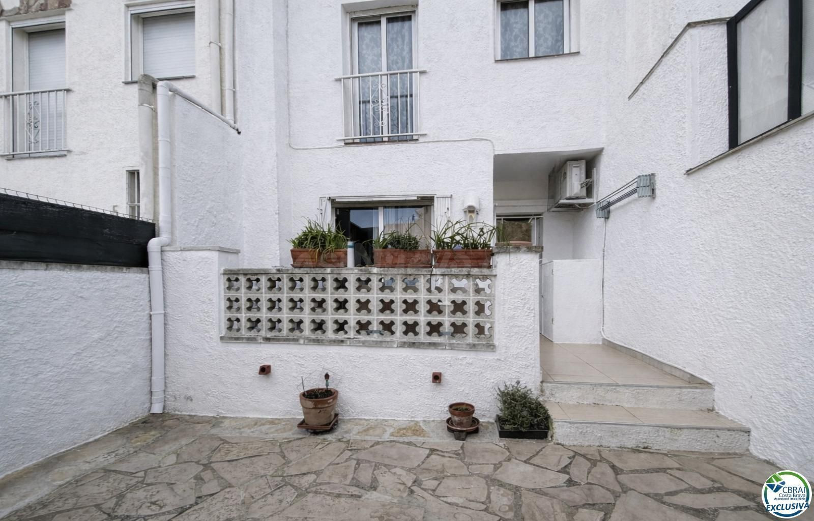 Encantadora casa con piscina comunitaria en zona tranquila de Empuriabrava.